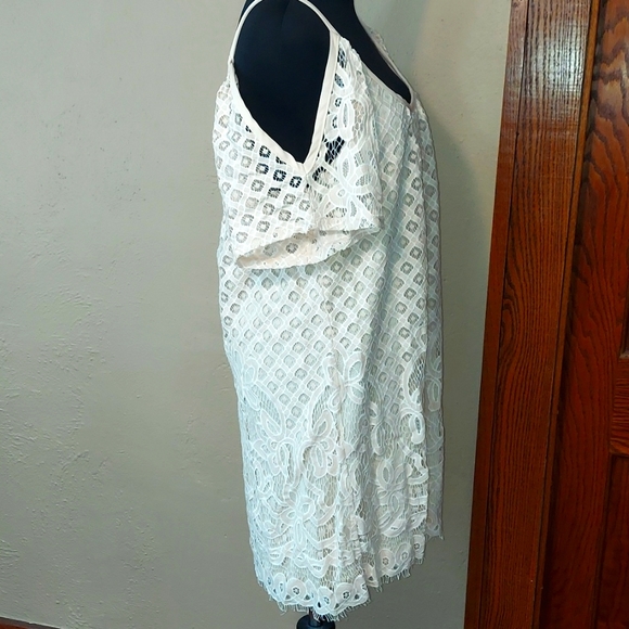 Women's Venus Lace Overlay Scoop Neck Cold Shoulder Dress - Picture 4 of 8